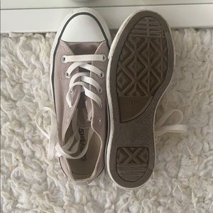 Cute grey low rise converse sneakers